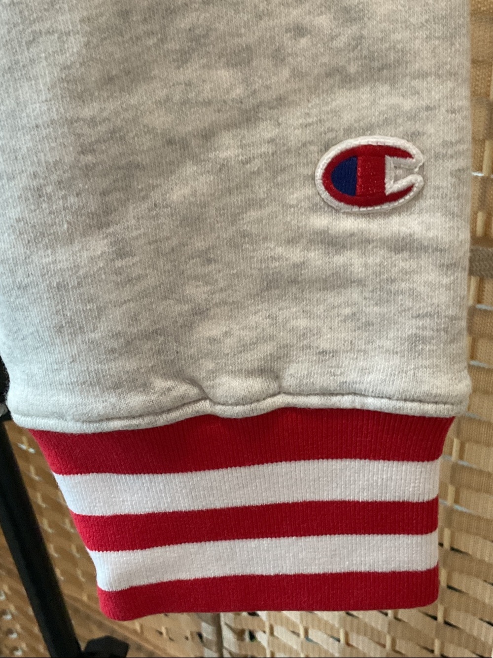 Champion Gray V-Neck Cropped Sweatshirt Embroidered Los Angeles Angels Logo - Picture 4 of 7